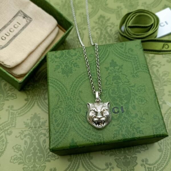 GUC necklaceSUNGLASSES