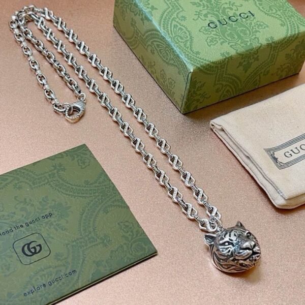 GUC necklaceSUNGLASSES