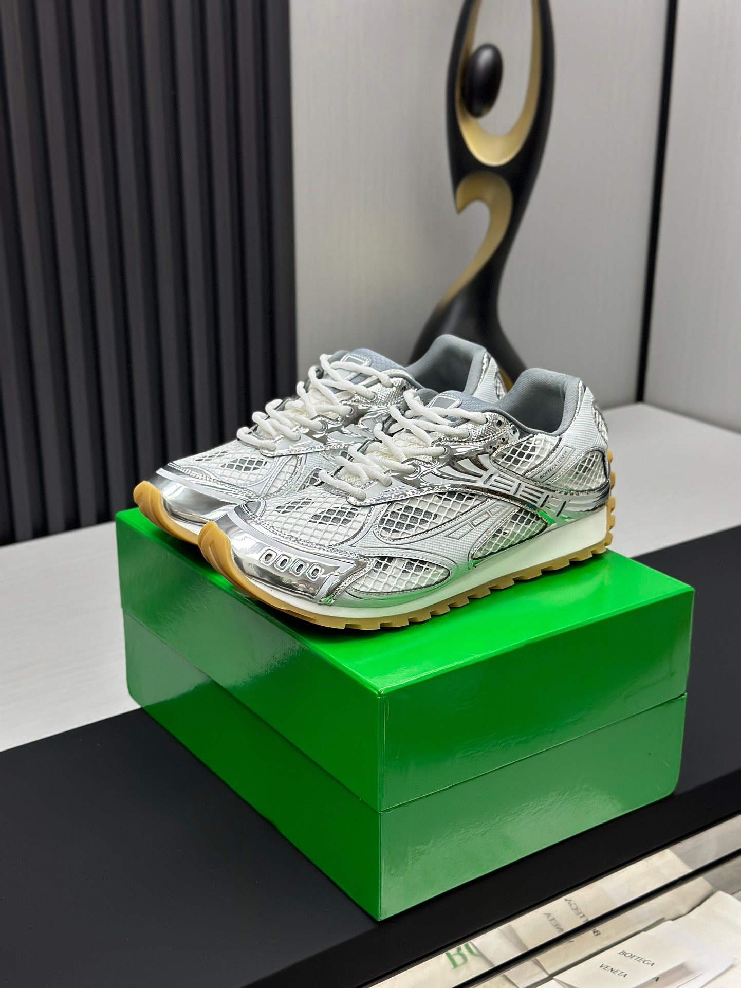 BV SneakersSUNGLASSES