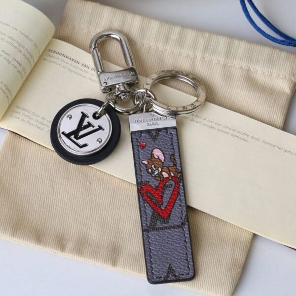 L X V Key Ring（Multiple colors）
