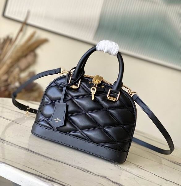 L X V Handbag 23.5x17.5x11.5cm