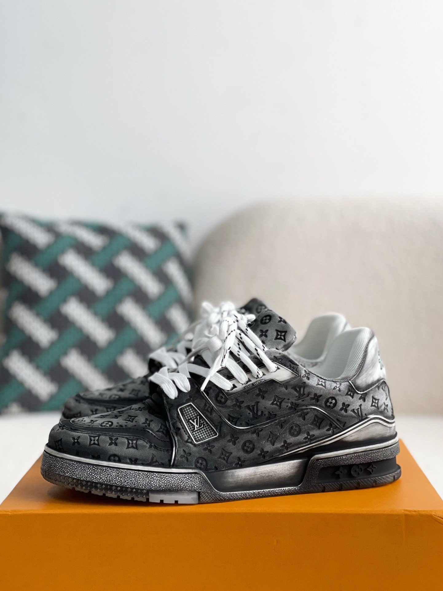 L X V TRAINER SNEAKERSSUNGLASSES