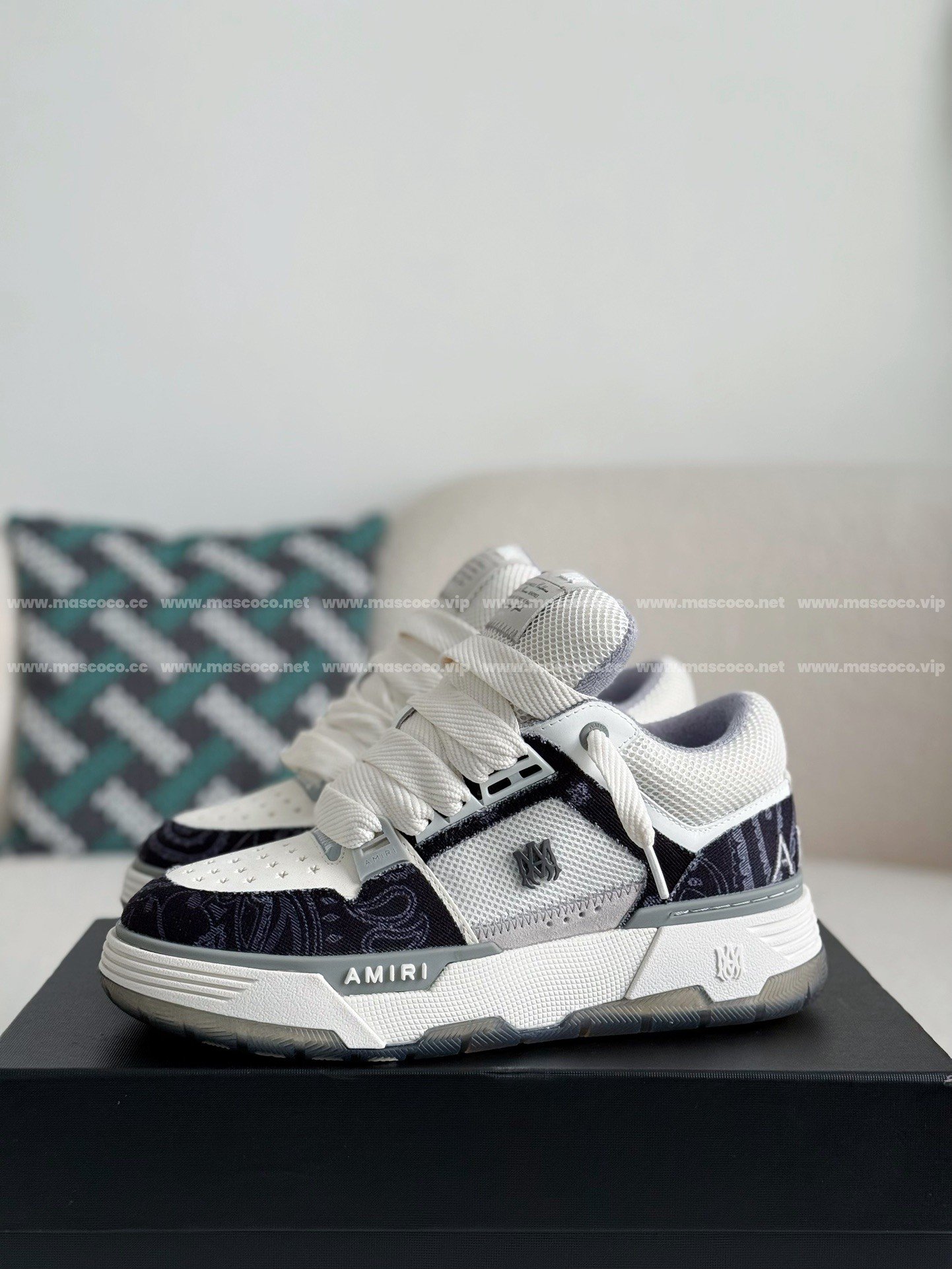 AMRI MA-1 low top sneakersSUNGLASSES