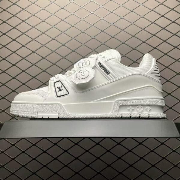 L X V RUNNER sneakersSUNGLASSES