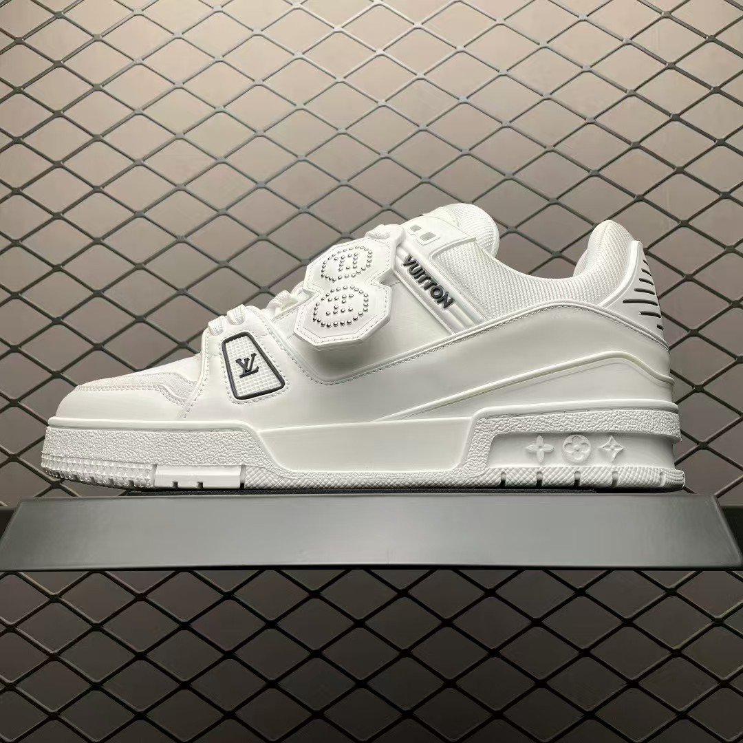 L X V RUNNER sneakersSUNGLASSES