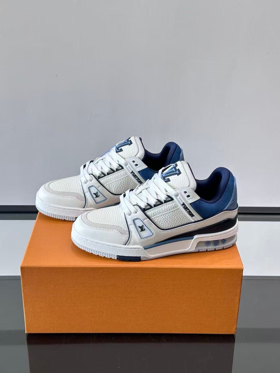 L X V TRAINER SNEAKERSSUNGLASSES