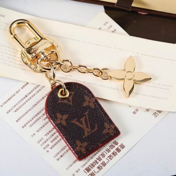 L X V Key Ring（Multiple colors）