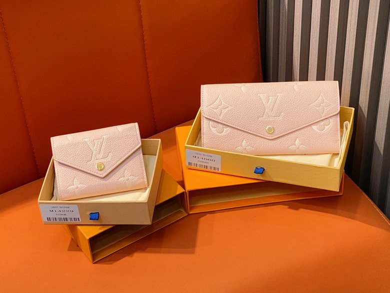 L X V Wallets（Multiple sizes）