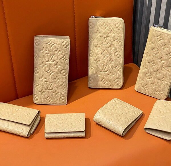 L X V Wallets（Multiple sizes）