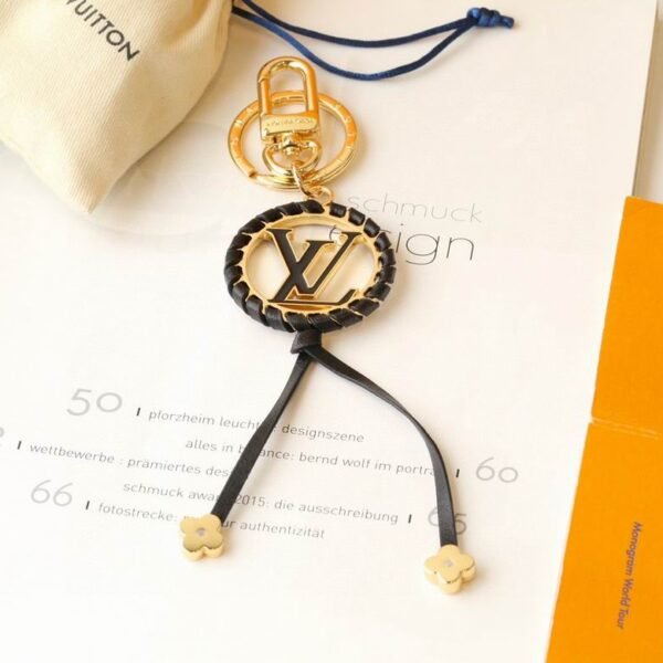 L X V Key Ring（Multiple colors）