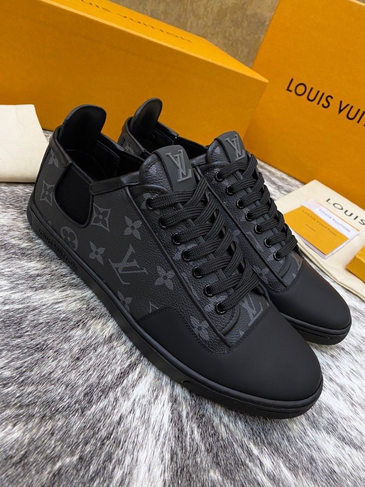 L X V shoesSUNGLASSES