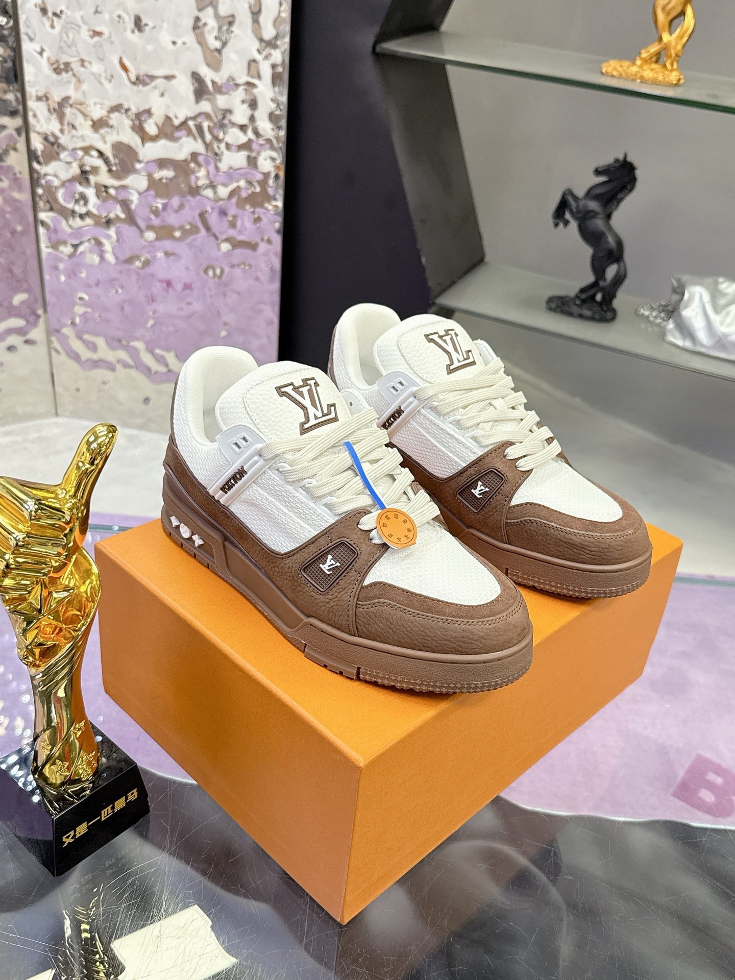 L X V SNEAKERSSUNGLASSES