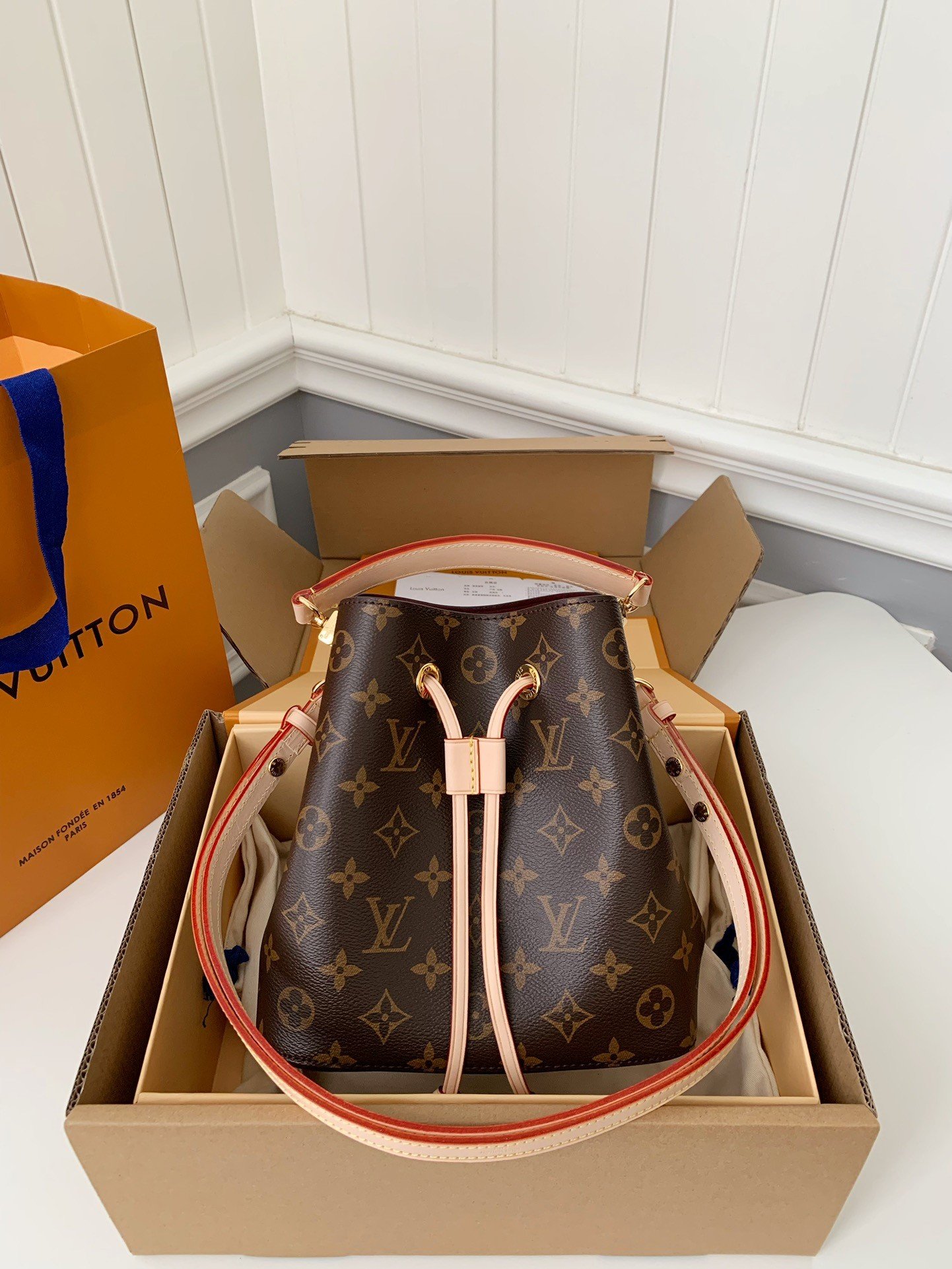 L X V  NÉONOÉ BB 20*20*13cm（Multiple colors）