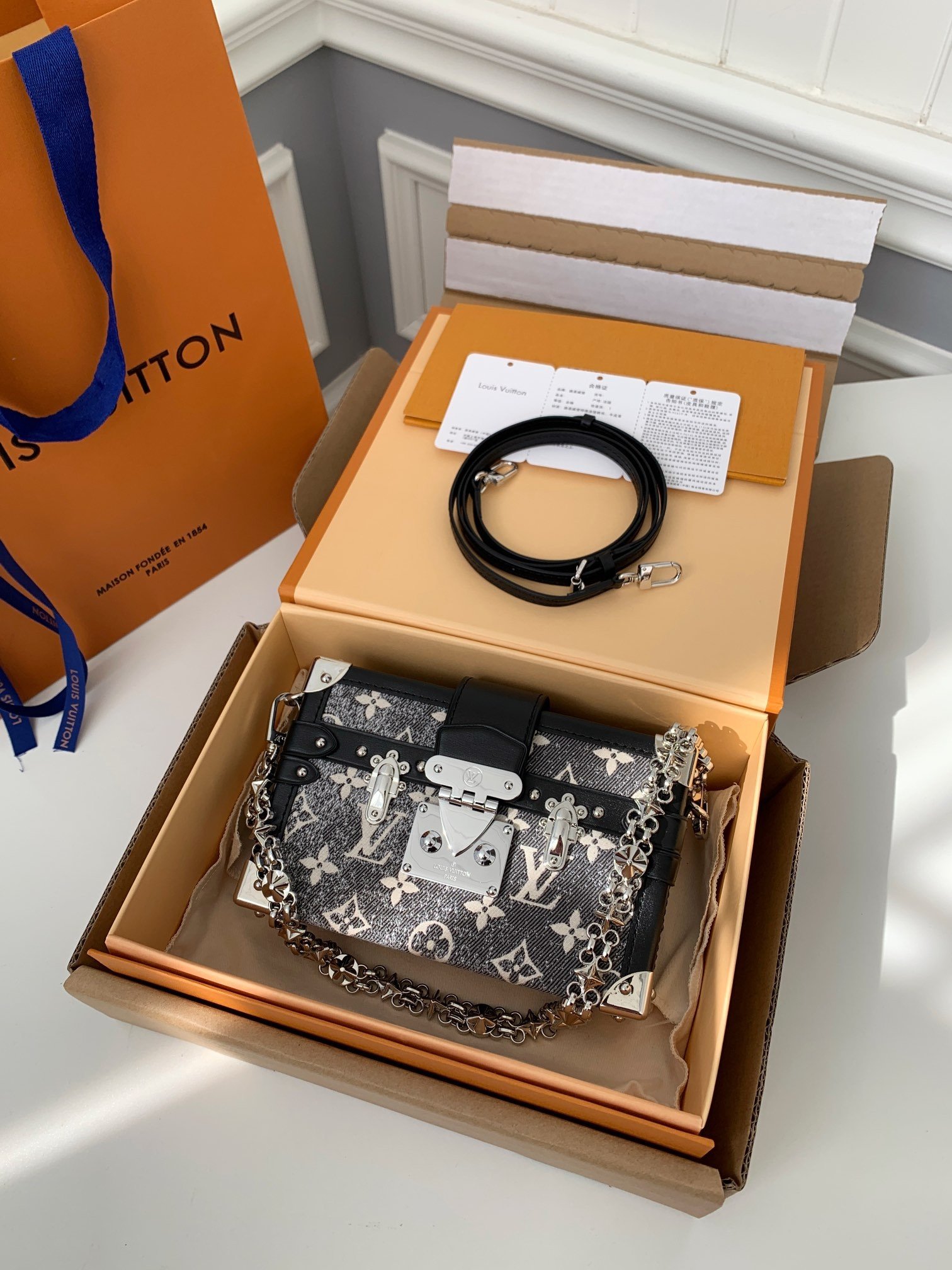 L X V PETITE MALLE M21462 size：20*12.5*6m