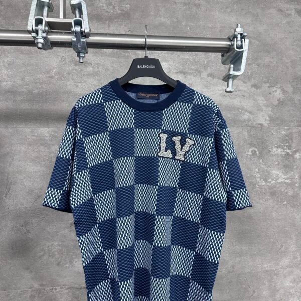 L X V Logo lettering T-shirtSUNGLASSES