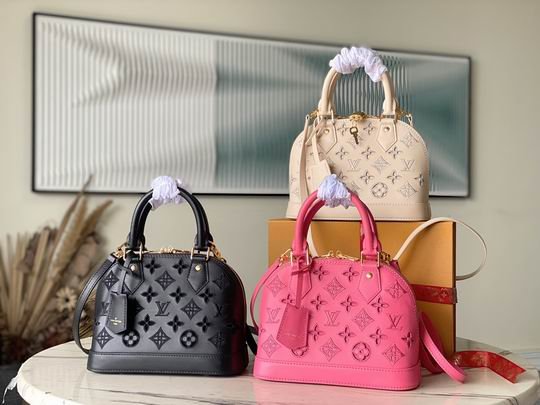 L X V Handbag 23.5x17.5x11.5cm