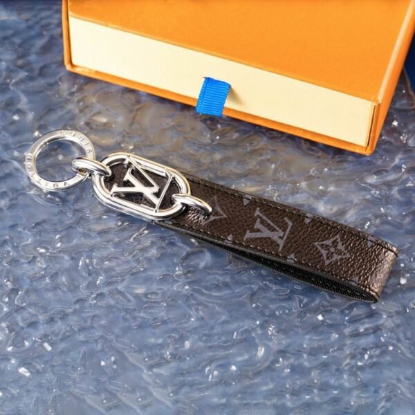 L X V Key Ring（Multiple colors）