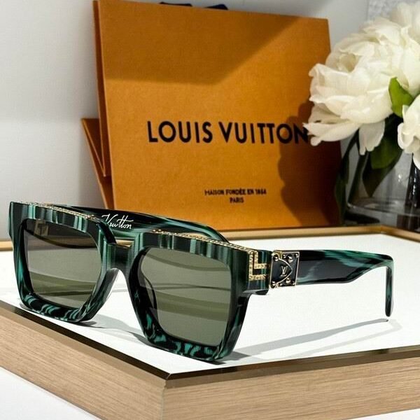 L X V SunglassesSUNGLASSES