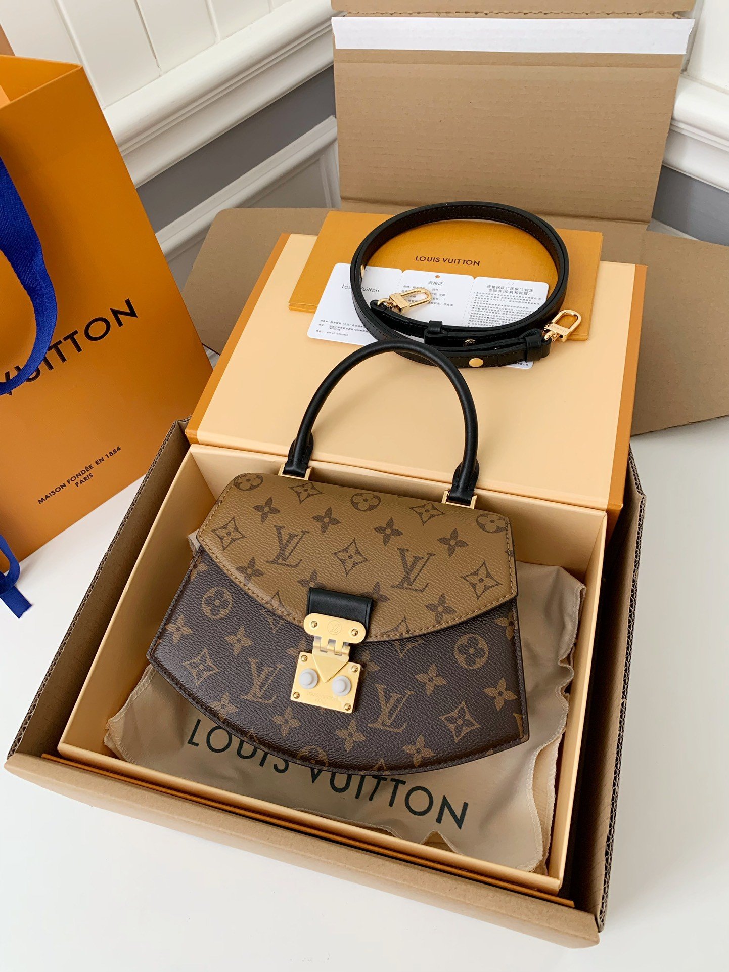 L X V S23 M46548 23.5*16.5*8cm