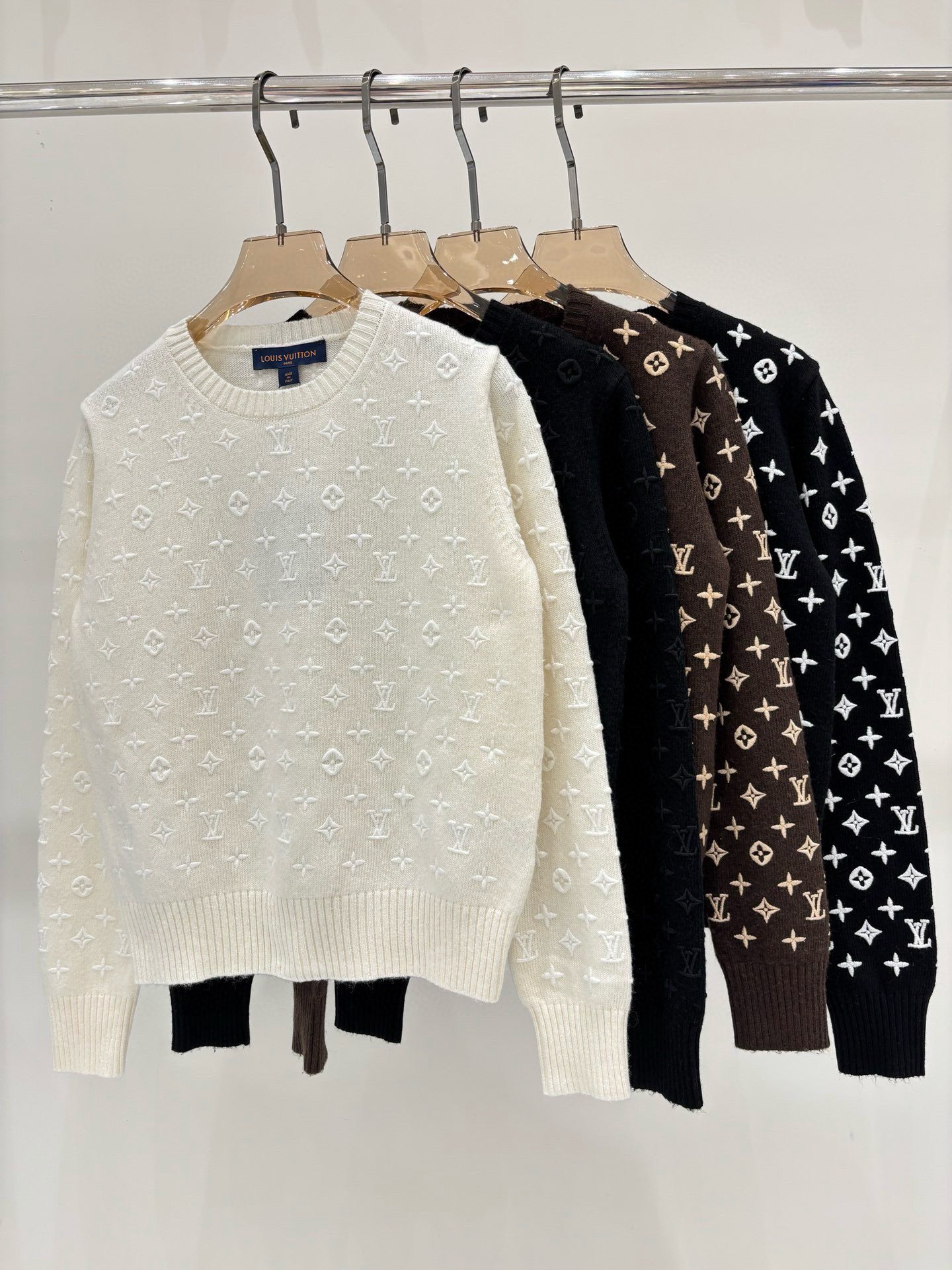 L X V  Sweater 2025 （Embroidered pattern knitted） Women's styleSUNGLASSES