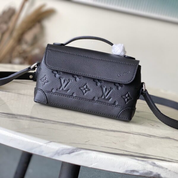 L X V Shoulder bag Size：20x11x5cm