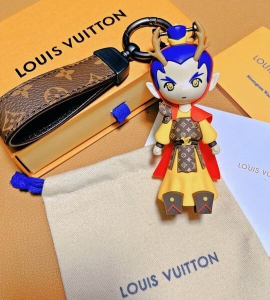 L X V Key Ring（Multiple colors）