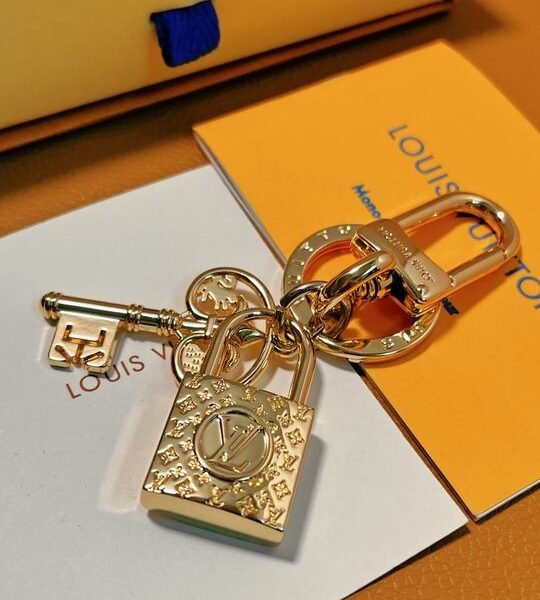 L X V Key Ring（Multiple styles）