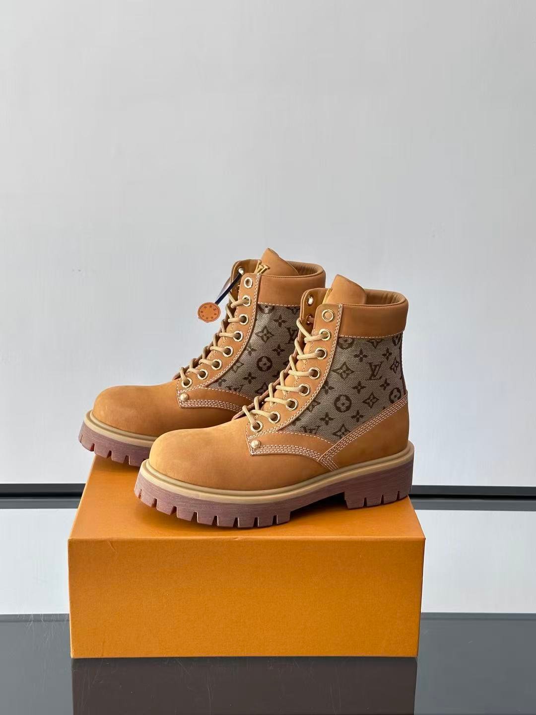 L X V x Timberland yellow boots/Martin boots/bootsSUNGLASSES