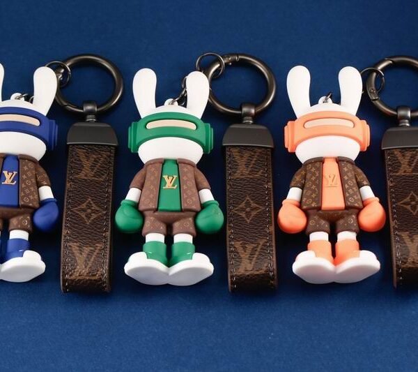L X V Key Ring（Multiple colors）