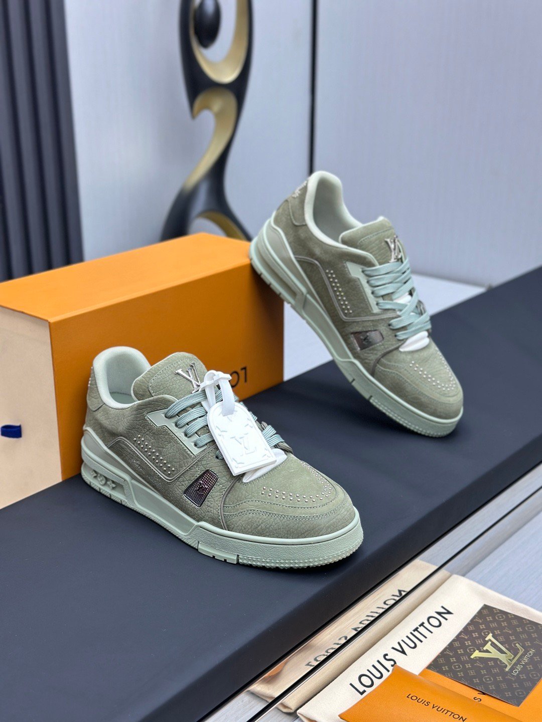 L X V TRAINER SneakersSUNGLASSES