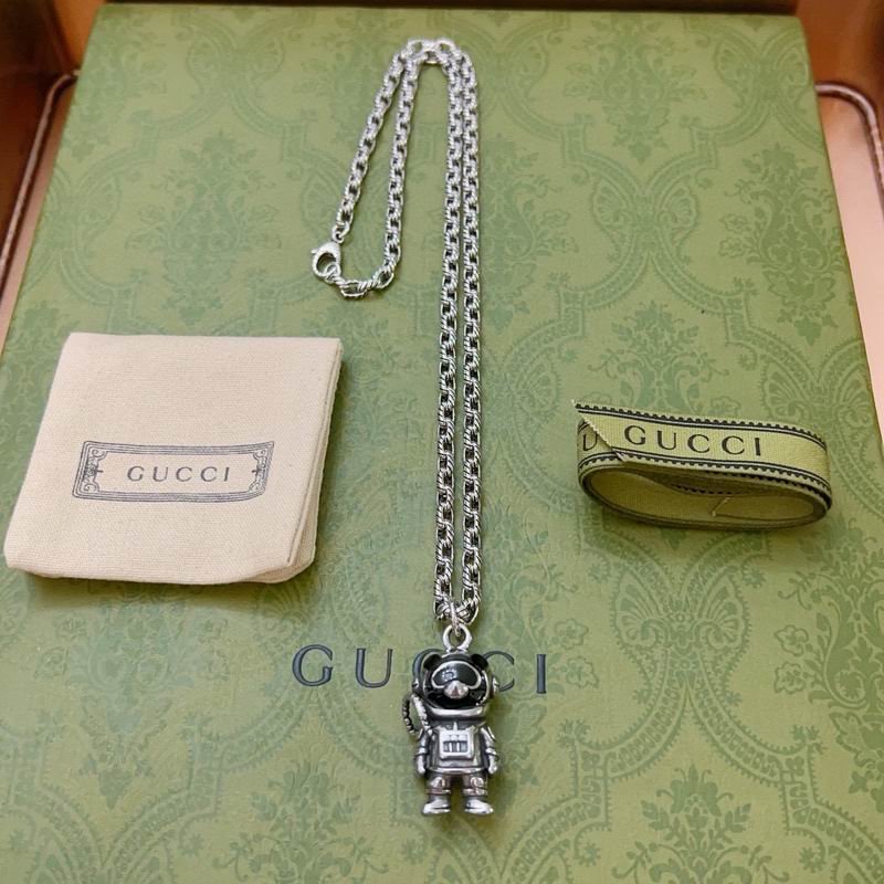 GUC necklaceSUNGLASSES