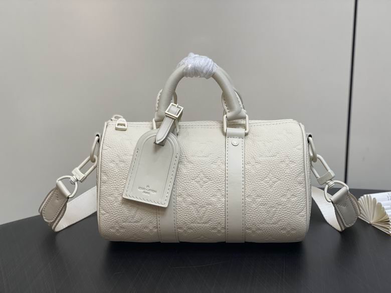 L X V travelling bag 25X15X15cm