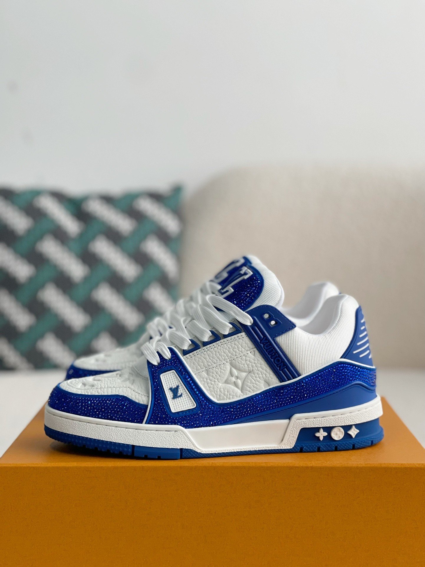 L X V Trainers SneakersSUNGLASSES