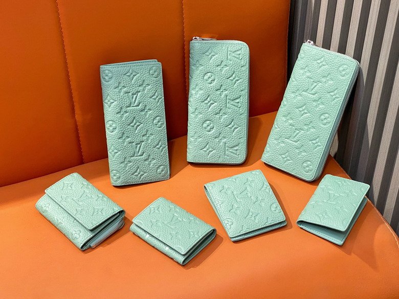 L X V Wallets（Multiple sizes）