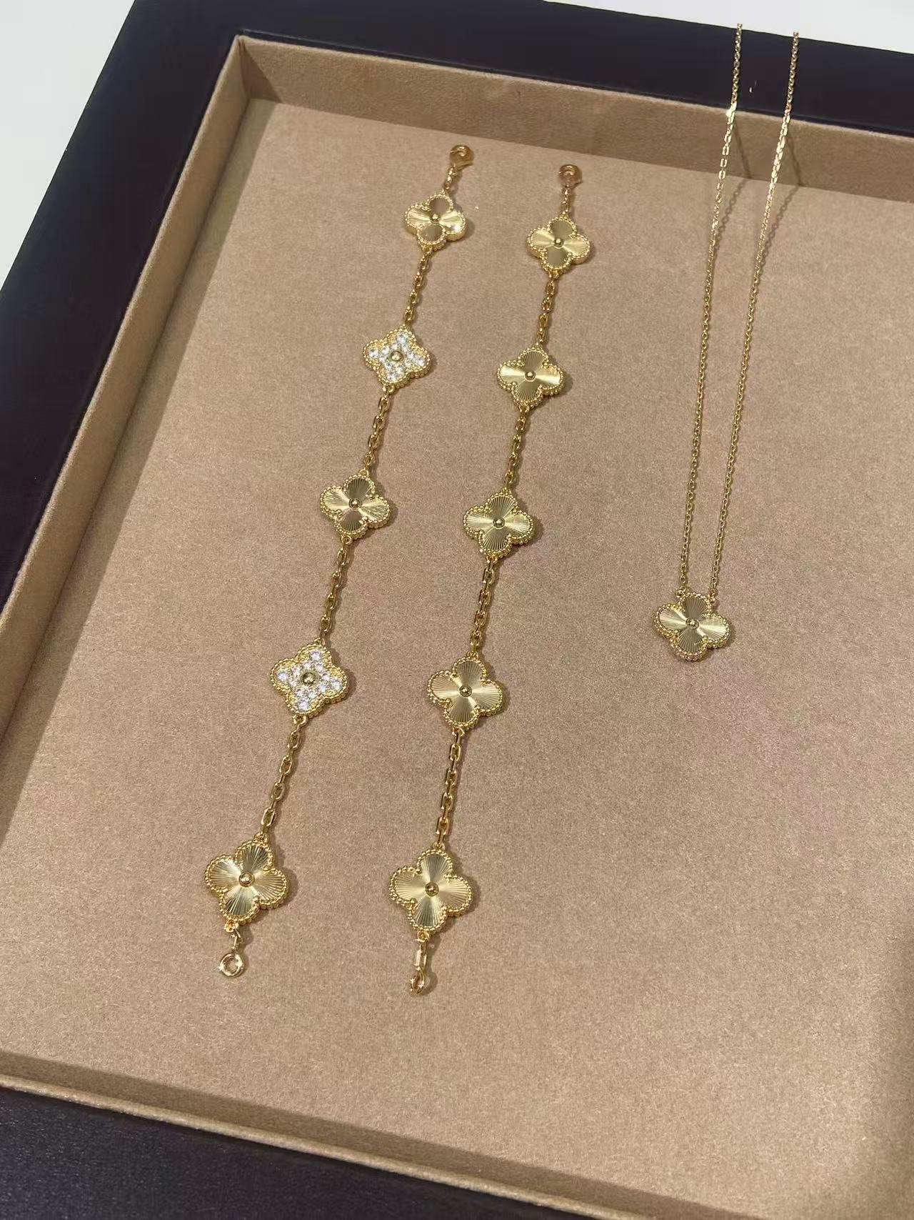 VCA BraceletsSUNGLASSES