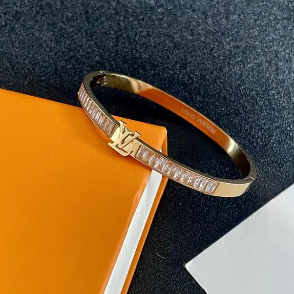 L X V BraceletsSUNGLASSES