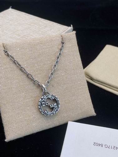 GUC necklaceSUNGLASSES