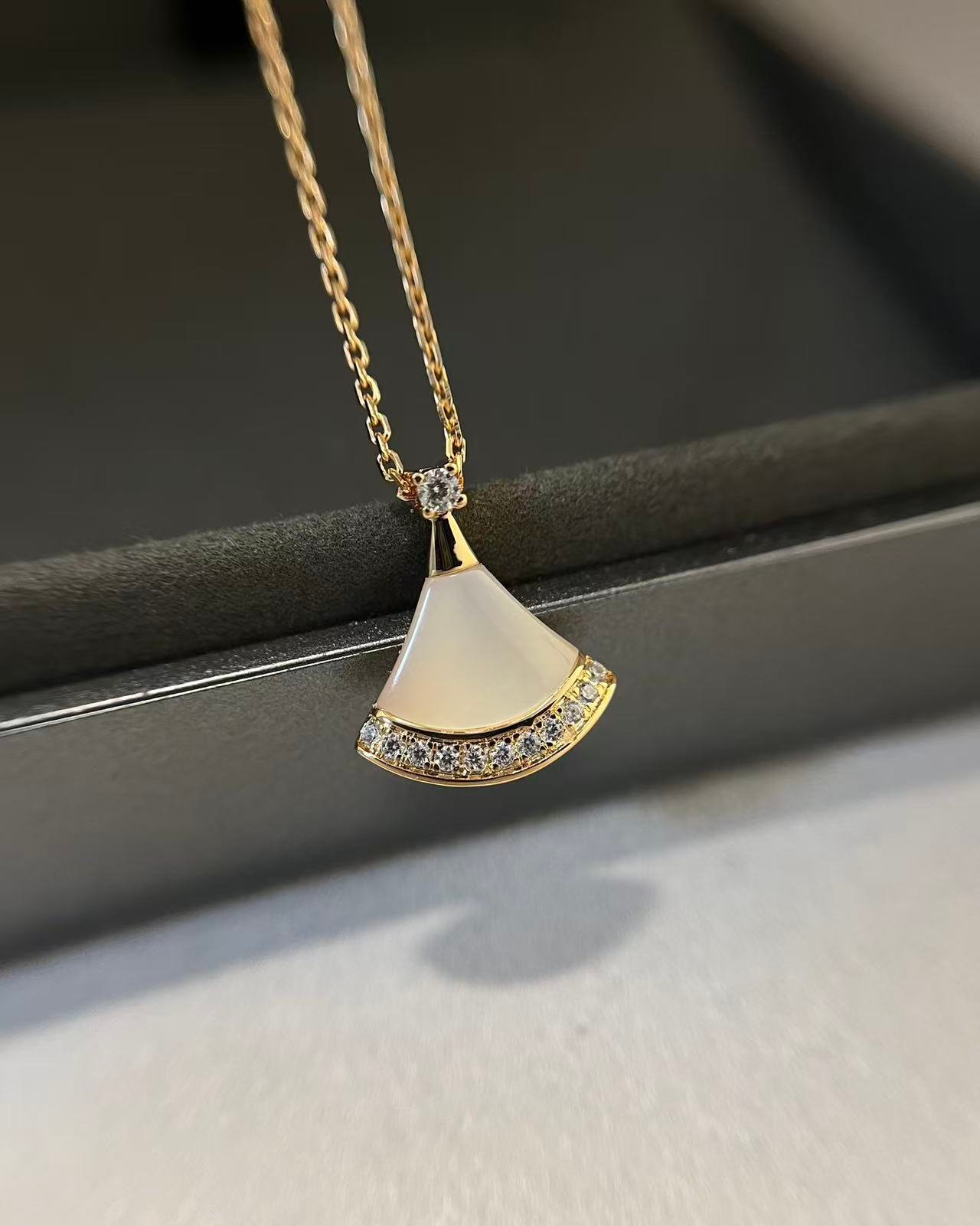 BGR NecklaceSUNGLASSES