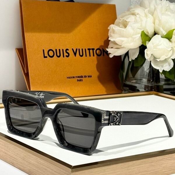 L X V SunglassesSUNGLASSES