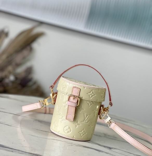 L X V Bucket Bags 12x14.2x12cm