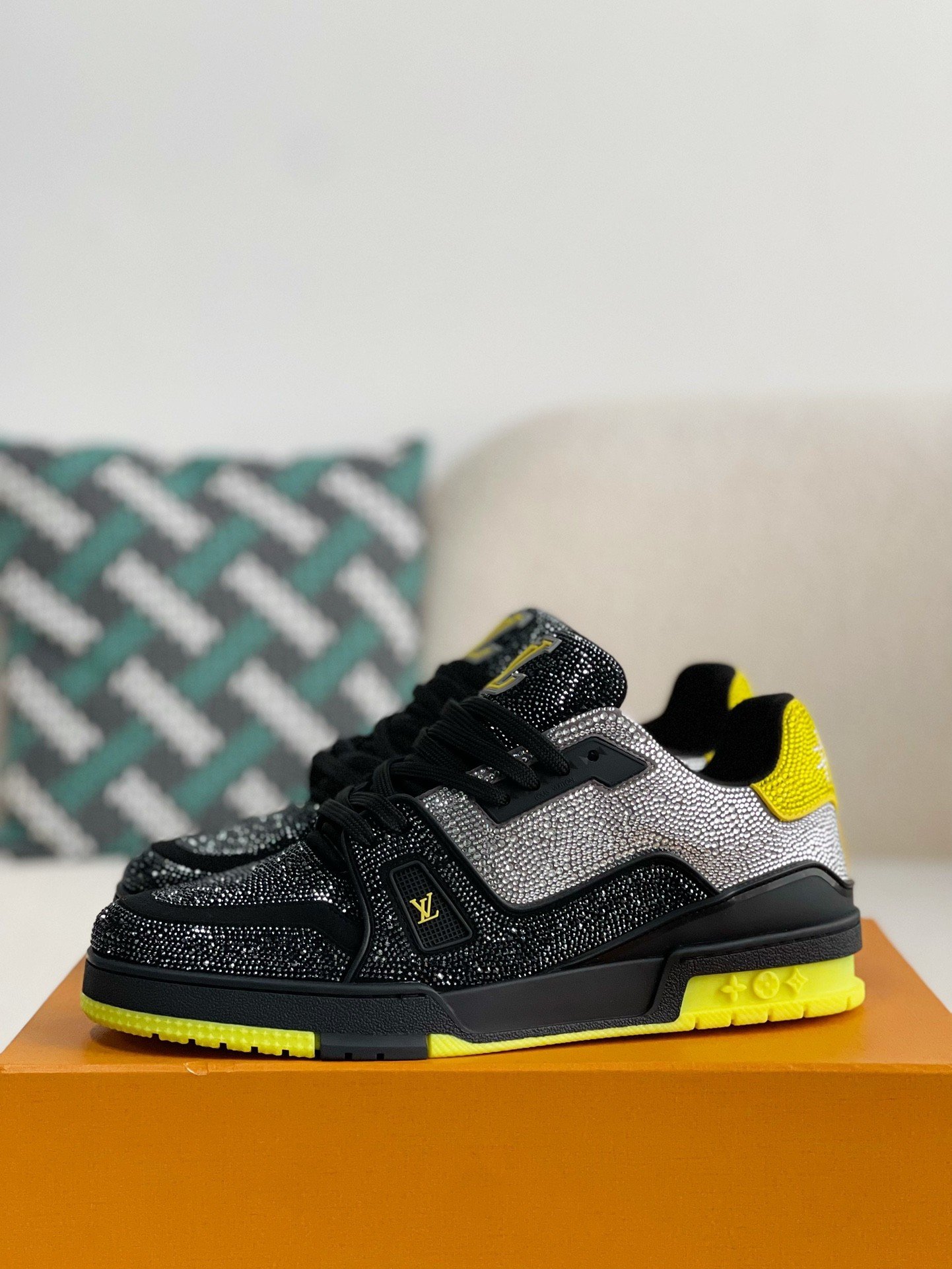 L X V Trainers SneakersSUNGLASSES