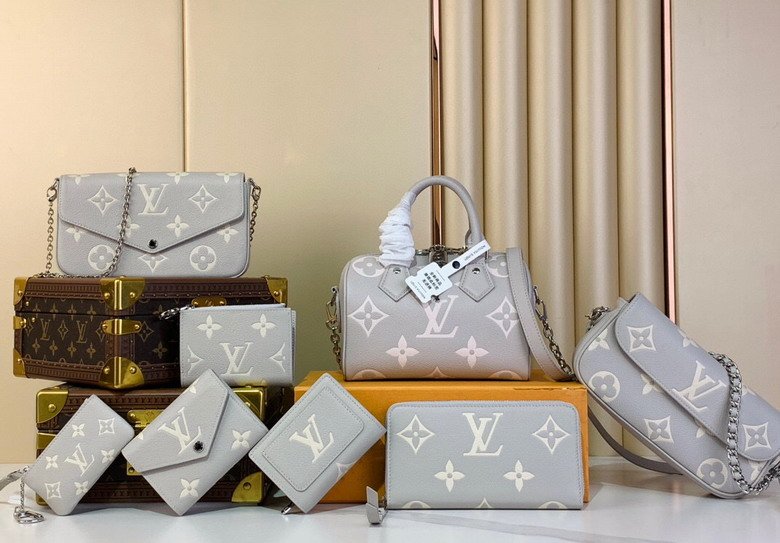 L X V Card holder/Wallets（Multiple sizes）