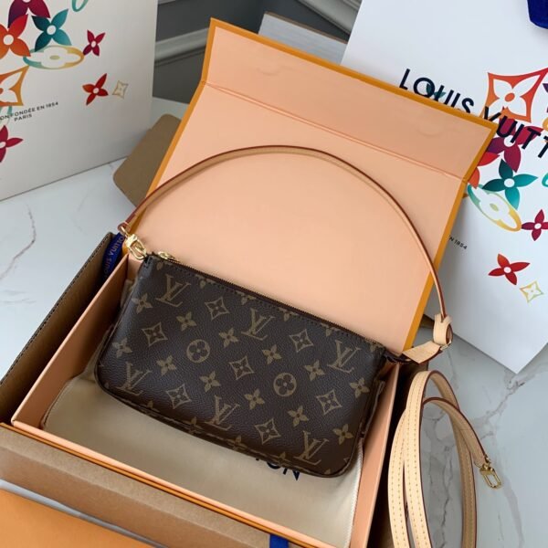 L X V M40712   23.5*13.5*4cm