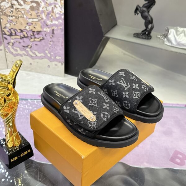 L X V SLIPPERSSUNGLASSES